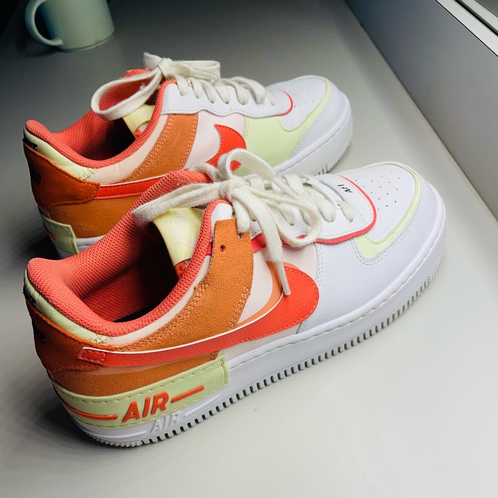 NIKE AIR - women’s size 10.5